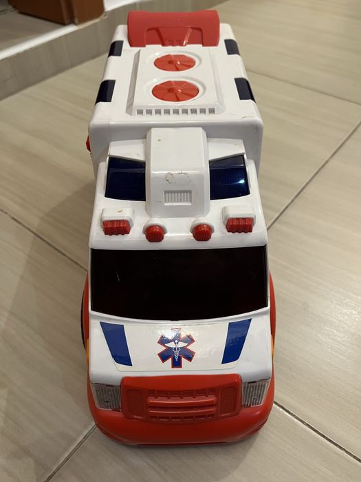 Камион пътна помощ, линейка, военнен камион, багер CAT