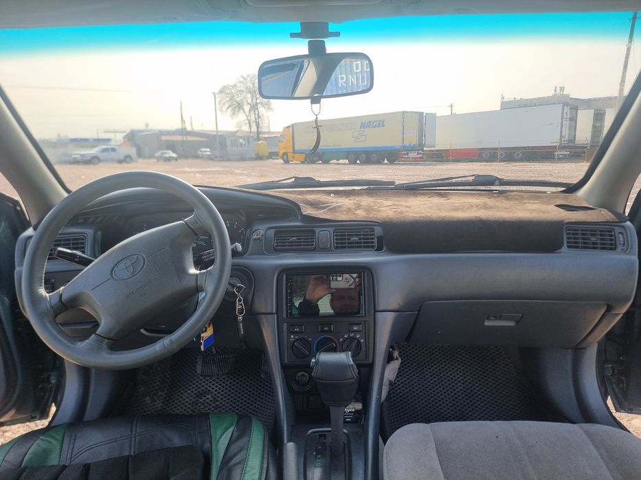 Тойота камри 25 2000год