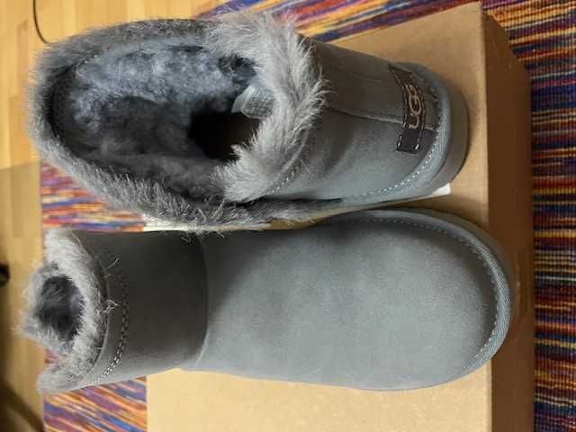 Ghete UGG gri-bleu nepurtate
