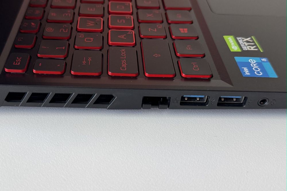 Геймърски Лаптоп Acer Nitro 5, 1000 GB SSD, 24 DDR4 3200MHz, Intel Core i5-11300H, NVIDIA GeForce RTX 3050 4GB GDDR6, WINDOWS 11