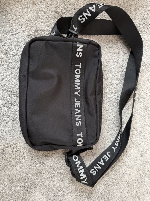 Geanta tommy  in stare perfecta