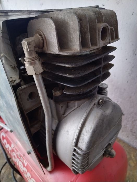 Маслен компресор 250W бутилка с обем 25 литра/ дебит 220 л./м. 
Оборуд