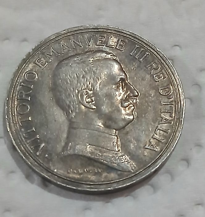 Стара сребърна монета.