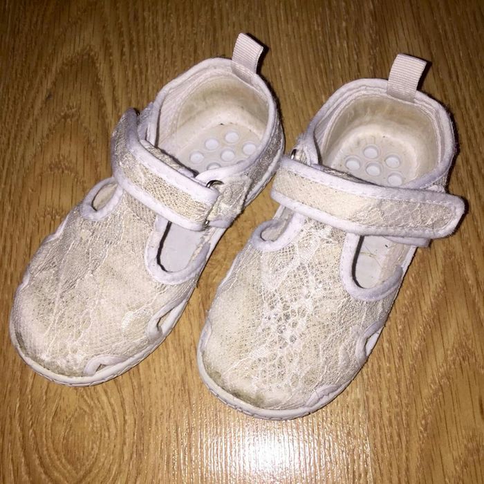 Продам детскую обувь