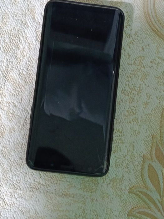 SamsungS9 4/64 yaxshi ishlaydi qotmaydi
