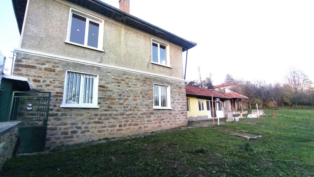 Дава се под наем Къща в с. Косарка, Област Габрово - 137 кв.м за 61200 € - Снимка #1