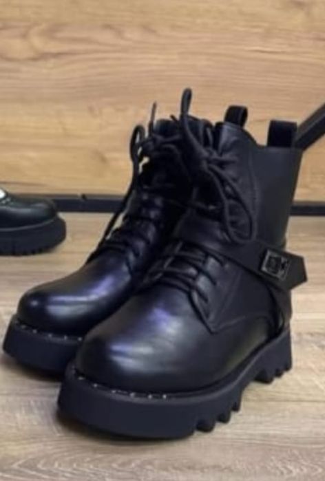Продам сапоги , ботинки