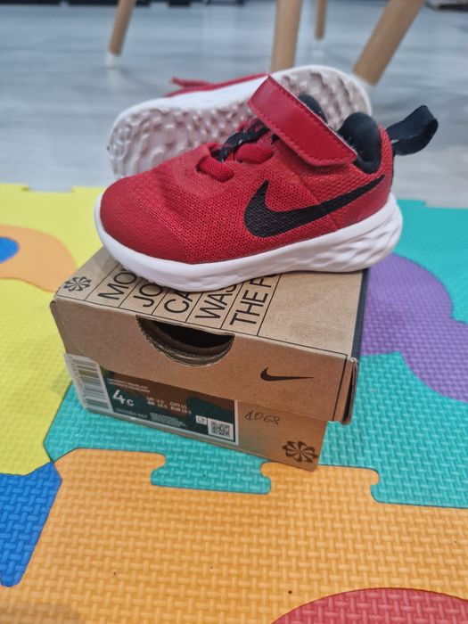 бебешки маратонки nike revolution