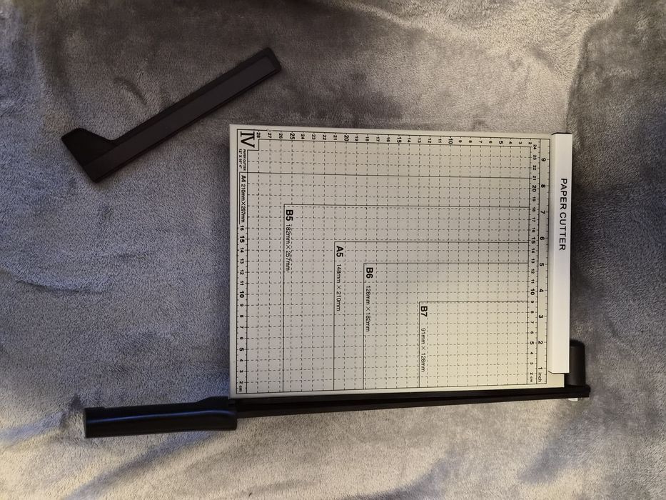 Ghilotină / Cutter pentru hârtie A4 – Paper Cutter