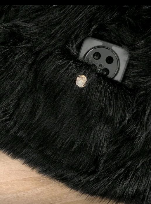 Страхотен макси пухен нов елек с лъскав еко косъм