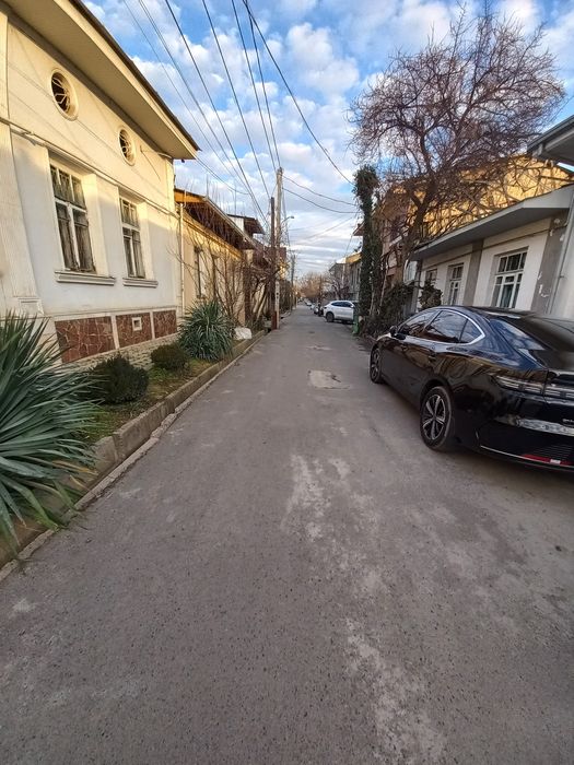 Qazi mahalla 5.8-sotok 2ta fasadi bor 17-metrli va 18-metr