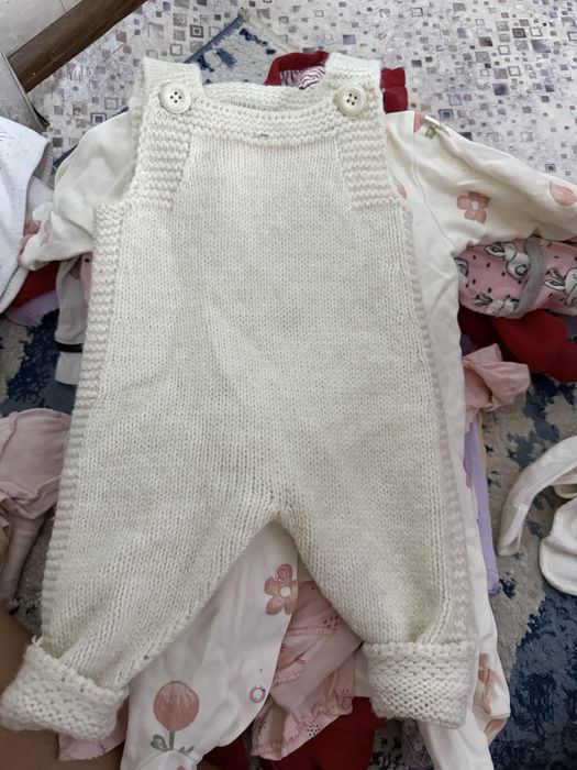 Продам с рождения на девочку вещи