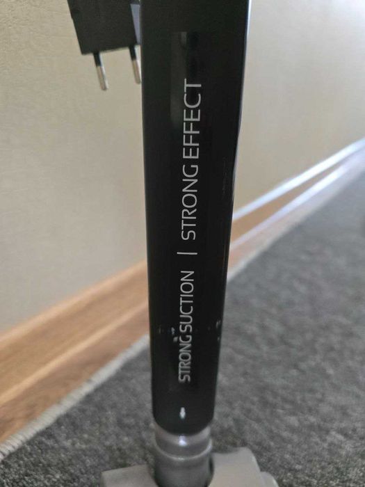 Продам ручной вертикальный пылесос Deerma