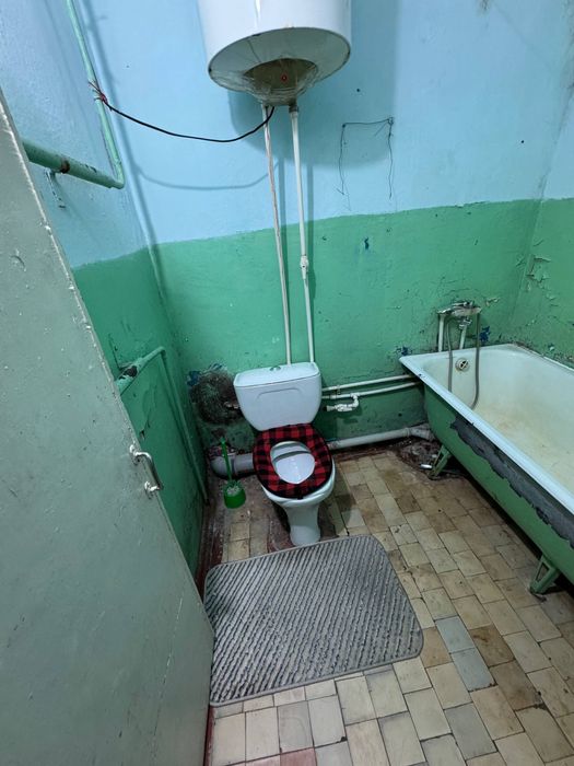 Срочно Продаеться 1-ком квартира городе Чирчике районе Троицк центр