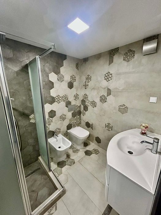 Тристаен апартамент, под наем, Център