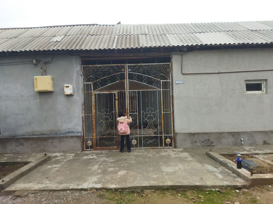 Усчастка сотилади.дом продаётся