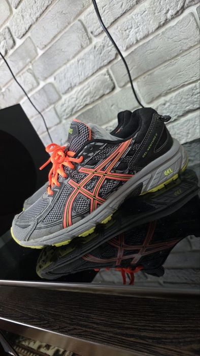 Оригинальные кроссы ASICS