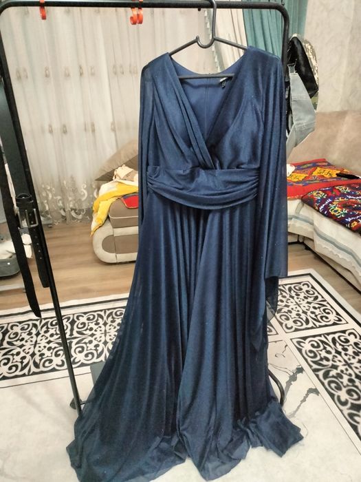 Продам платья од