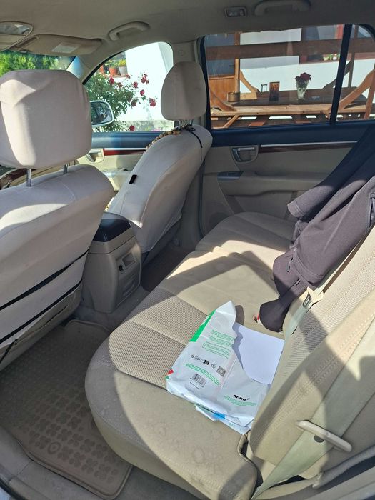 Vand autovehicol marca Hyundai Santa Fe