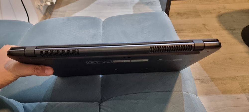 Laptop Asus Vivobook 17"