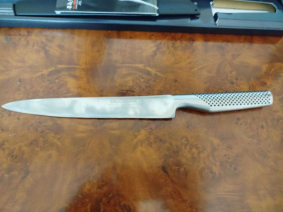 Продам набор: нож Global+точильный камень V-SANE (покупал в Польше)