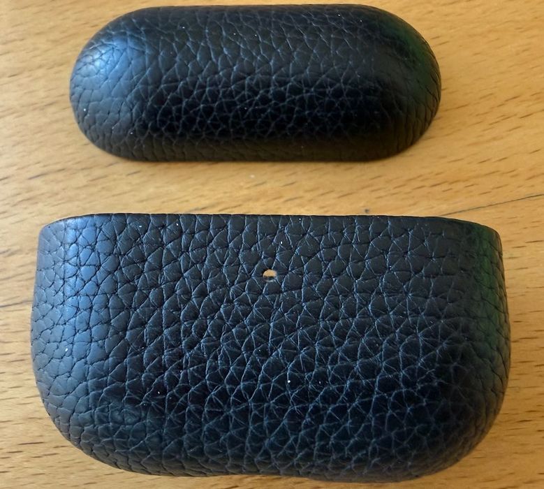 Продавам Apple AirPods Pro with Wireless Charging Case