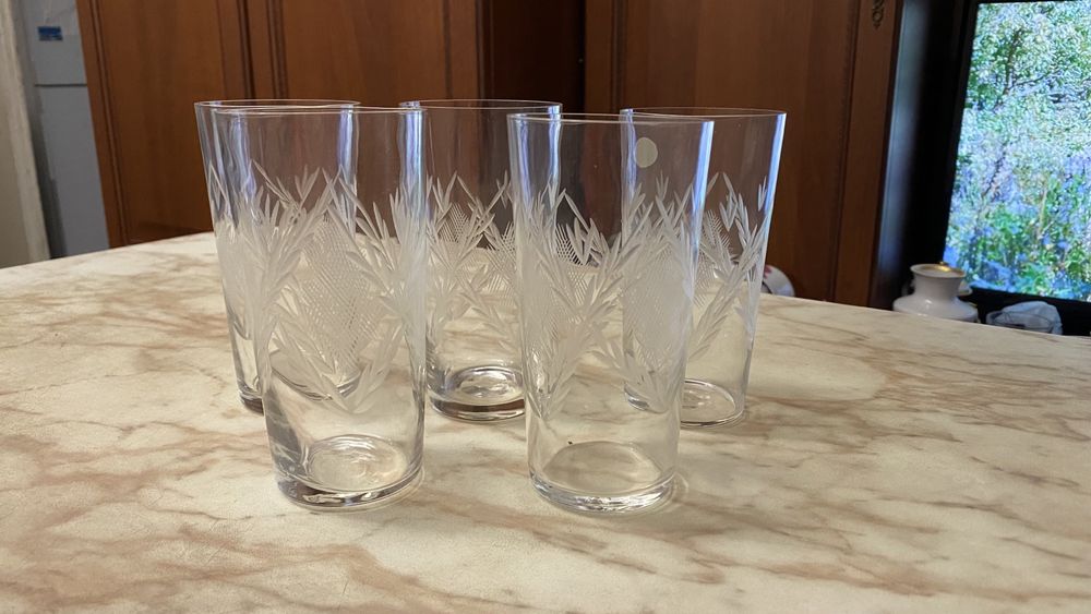 Бокалы рюмки стаканы