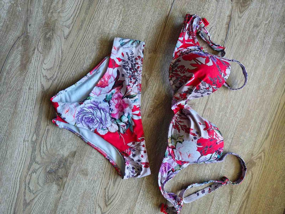 Дамски бански костюм от две части Pompea с push-up ефект и свеж десен