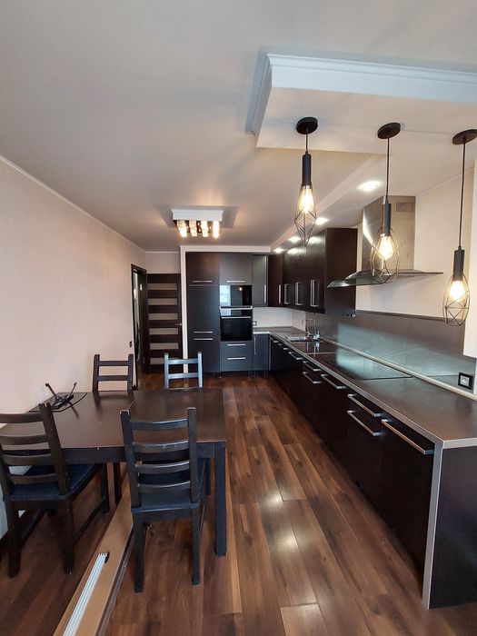 Продам трёхкомнатную квартиру. Достык Молл.