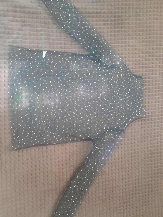 Красивая блестяшая прозрачная водолазка