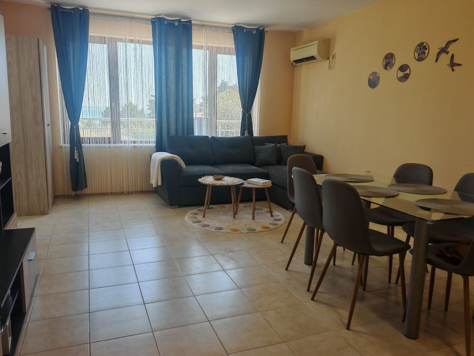 Апартамент под наем с гледка към морето.