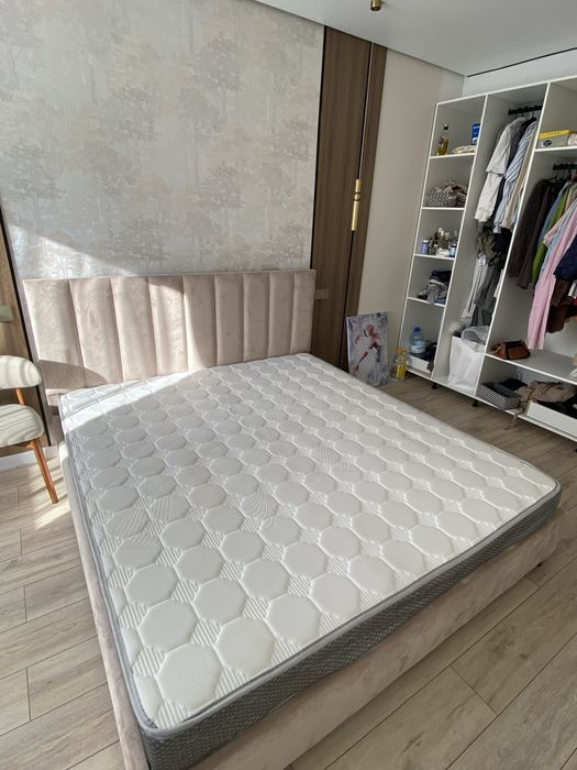 Продам кровать с матрасом