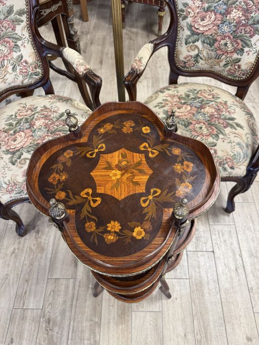 Masuta-etajera din lemn cu intarsii si elemente bronz