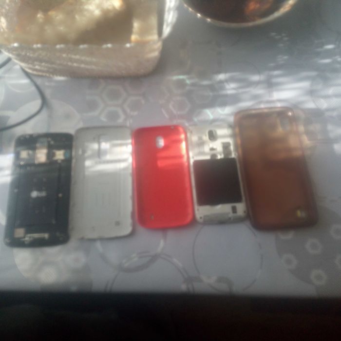 Продам телефоны и чехол от самсунга А10