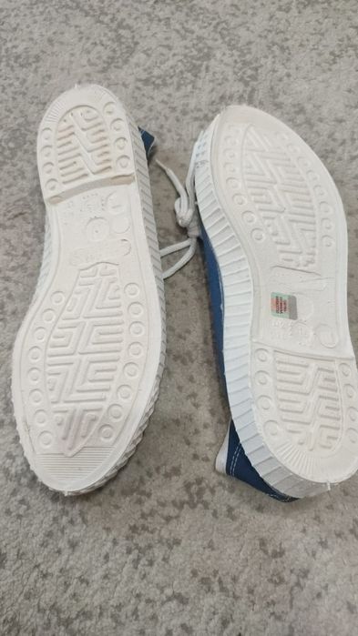 Продам кеды новые