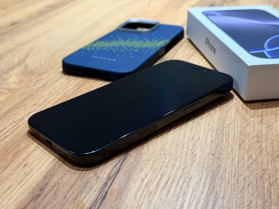 iPhone 16 Pro - 256 GB - Black Titanium - Като нов