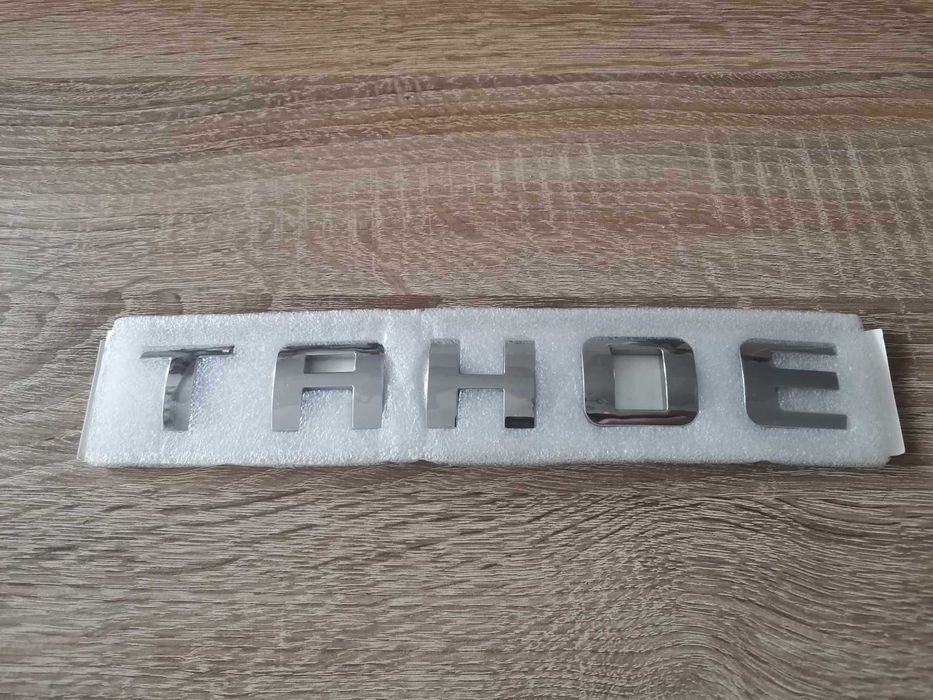 сребрист надпис емблема Chevrolet Tahoe