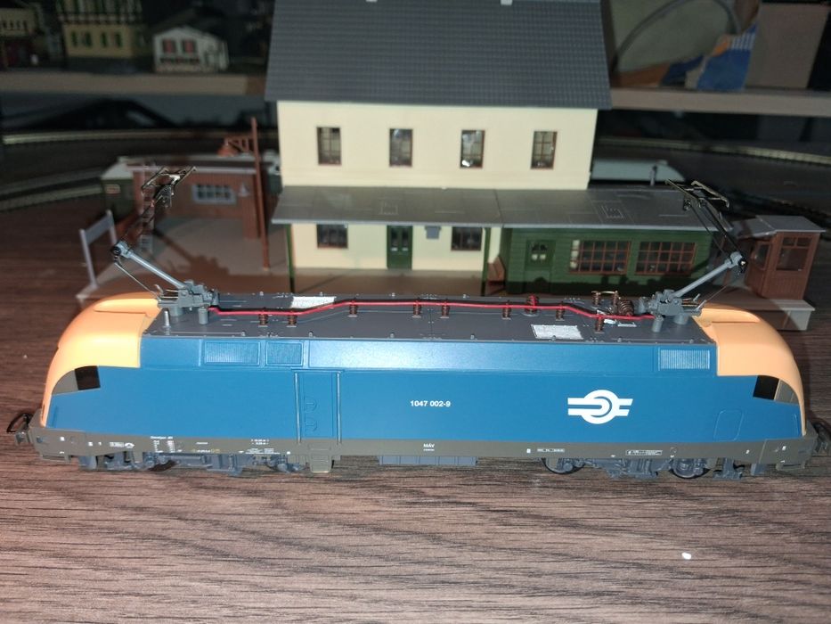 Locomotiva taurus piko scara HO