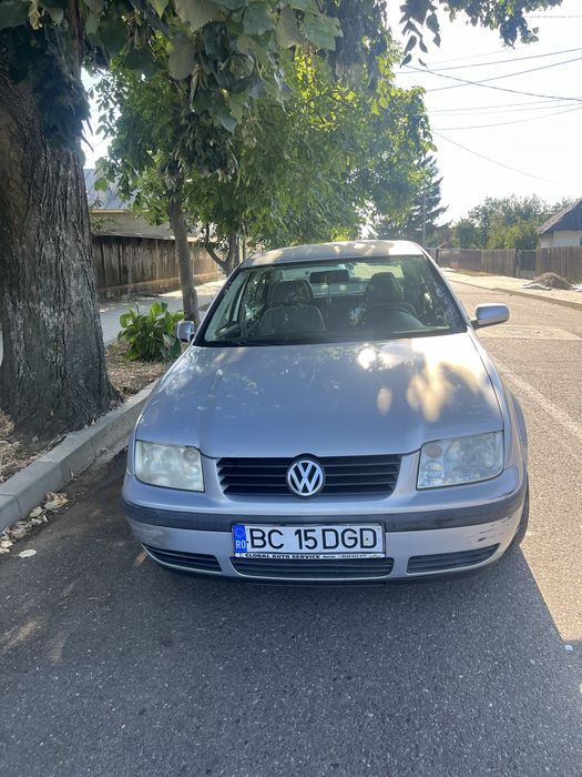 Vand bora 1.6 BENZINA