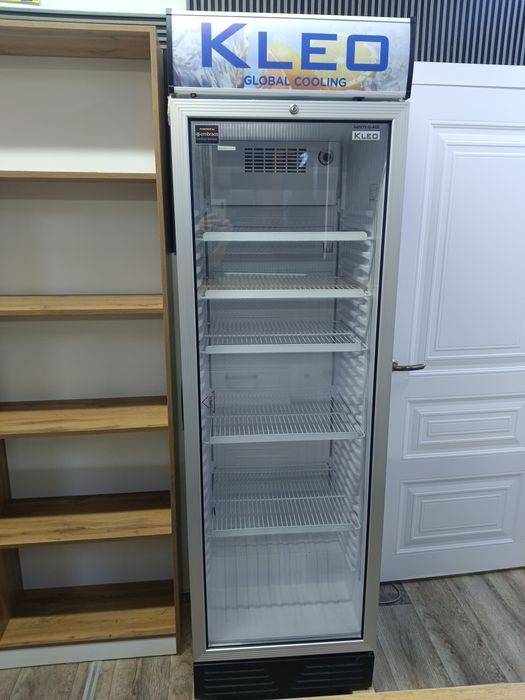 Продам витринный холодильник