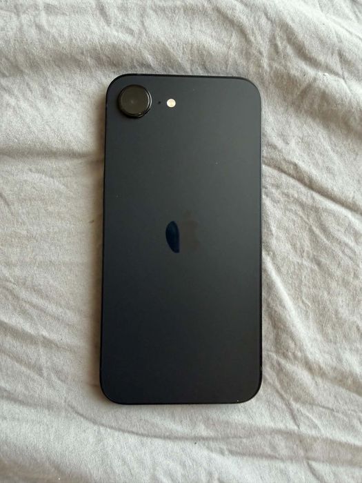 Телефон Iphone16e