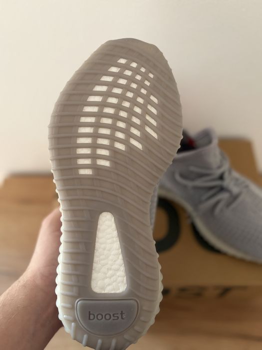 Vand Adidas Yeezy 350 V2 Tail Light | Marimi 40 42 43 EU