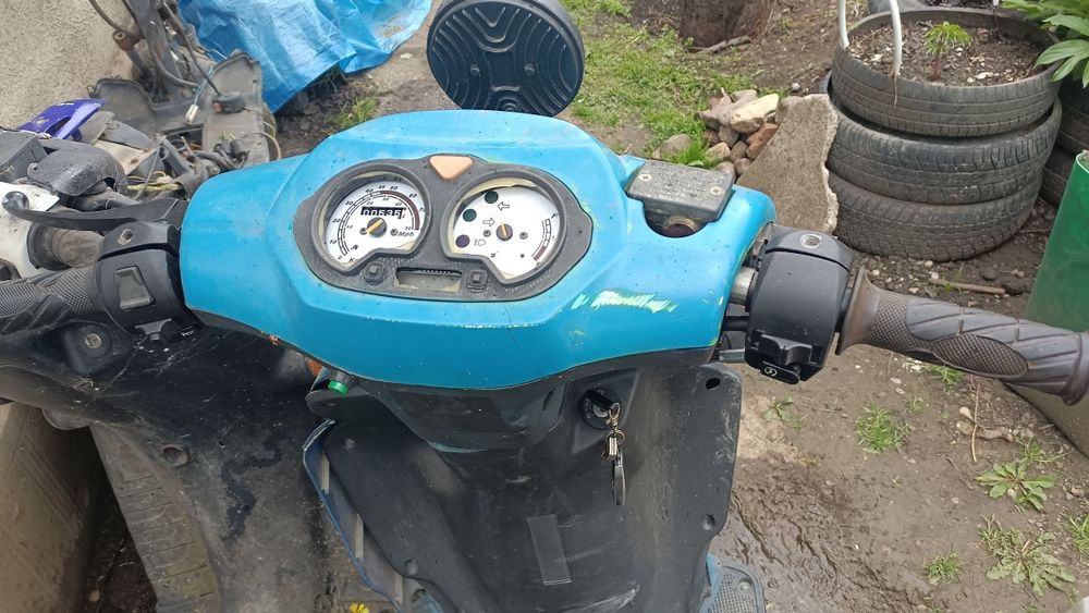 Doar la pachet amindoua 2scutere honda și Suzuki trebuie aranjate preț fix anunț  amindoua  nu schimb Campina
