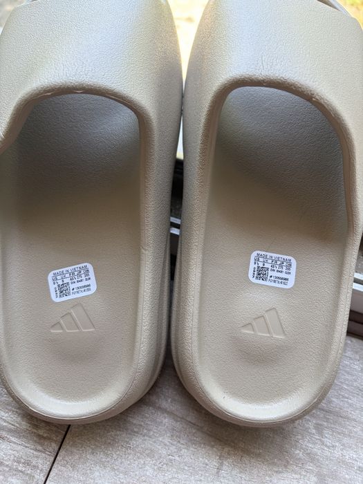 Yeezy Slides Earth Brown