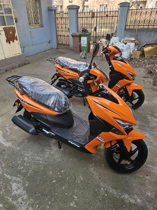 Închiriez scuter cu sau fara permis,50CC,125 CC cu carteRAR , Glovo