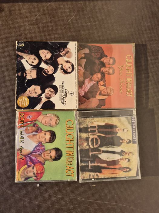 Vând 16 CD originale colectie muzica usoara mixta straina artisti internationalii