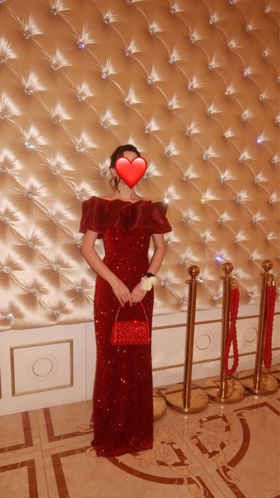 Вечернее платье в паэтках