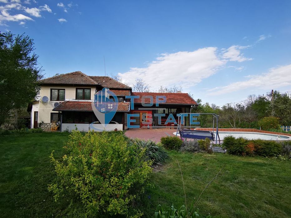 Реновирана къща с плувен басейн и сауна в село Мусина, област Велико