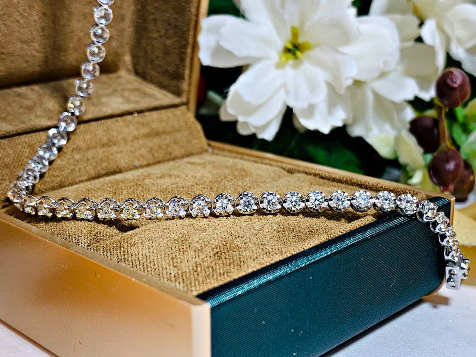 золотой теннисный браслет с бриллиантами в белом золоте