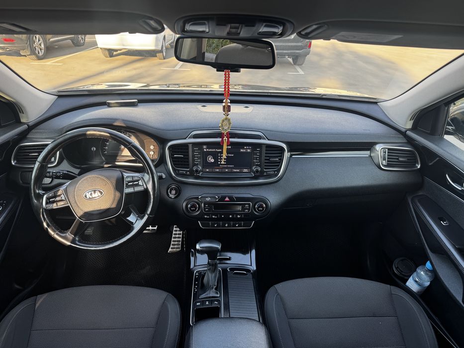 Продам автомобиль Kia Sorento